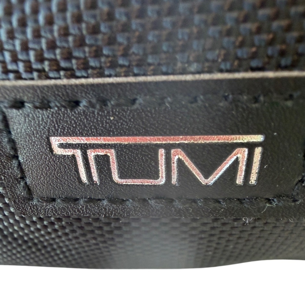 TUMI  Travel Toiletry Bag Zippered Grooming Organizer